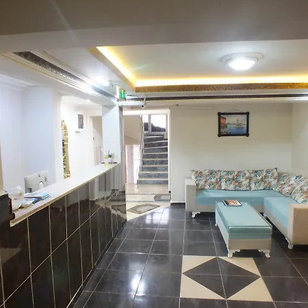 Hostel Uyar Palace *
